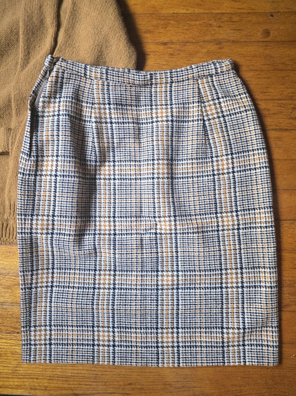 Vintage 60s Skirt Wool Tweed Size 6 8 Classic Fall Colors Gold Black Cream